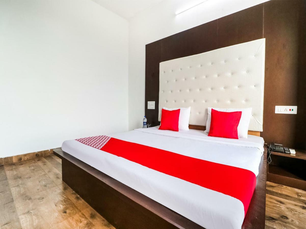 Oyo 47630 Grand Villa Moga Buitenkant foto