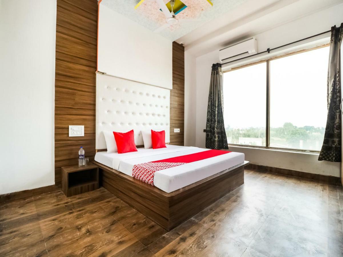 Oyo 47630 Grand Villa Moga Buitenkant foto